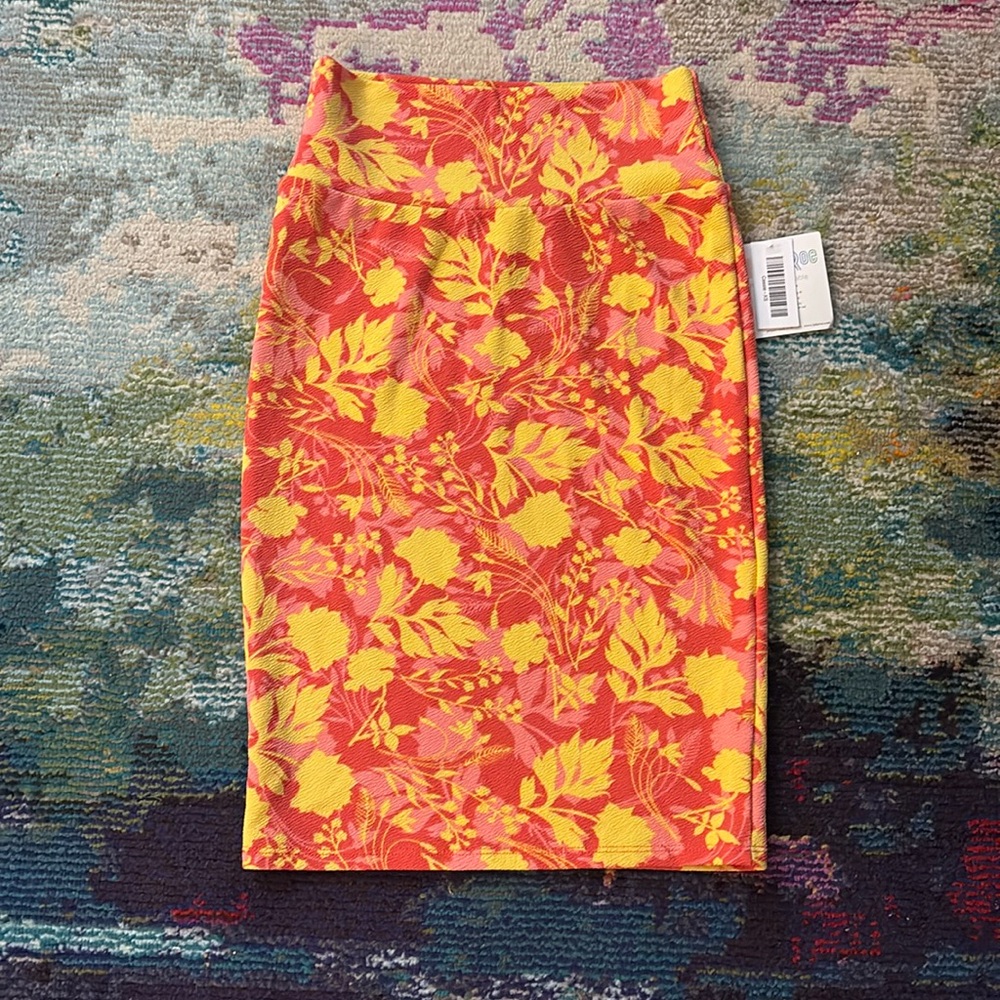 Floral pull on pencil skirt